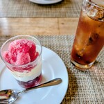 ビストロ ル・ボントン - ぶどうゼリーとヨーグルトパンナコッタのヴェリーヌ×アイスティー