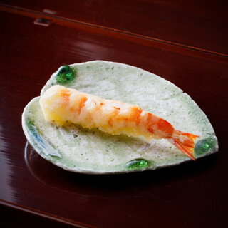 至高の薄衣をまとった、上品ながらインパクトのある天ぷら