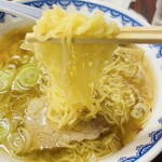 三吉屋 - 50秒くらいで茹で上げられた、極細ちぢれ麺