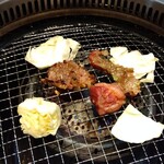 焼肉バル ジュじゅjyu- - このサイズで、９切れ