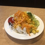 フォルクス - 相方の盛り付け、サラダバーからいろいろと