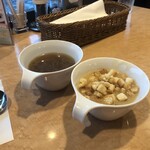 フォルクス - 本日のスープ３種類は コーンポタージュ、春雨ときくらげのスープ、オニオンスープ 。からの私はオニオンスープとコーンポタージュを。