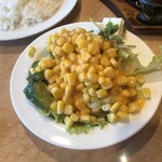 フォルクス - 私の盛り付け、サラダバーからいろいろと（糖質制限おじさんなのにコーン入れすぎだね）