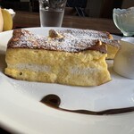楽時屋 - フレンチトーストの横ボディー。