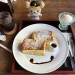楽時屋 - フレンチトーストの全体図。ペコっ。