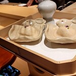 銀座 しのはら - 胡麻豆腐の中に無花果