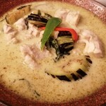プーケットオリエンタル - 鶏肉と茄子のグリーンカレー