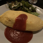 KOZMIC長屋バー - ベーコン　トマトソースのオムライス