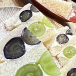 市川屋珈琲 - 季節のフルーツサンド