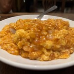 魏飯餃子 - エビと玉子のチリソース　ボリューミー