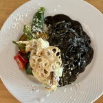 Fortune comes in at the merry gate - ヤリイカとズッキーニのイカスミパスタ