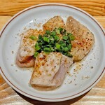 天満 カウンター焼肉 うしすき - ホルモン盛り合わせ2種 (アカセン・ホソ (丸腸))