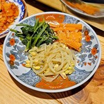 天満 カウンター焼肉 うしすき - ナムル盛り合わせ