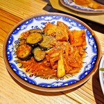 天満 カウンター焼肉 うしすき - キムチ盛り合わせ