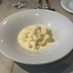 nikap - 白トリュフ風味のチーズソース　北海道じゃがいものニョッキ