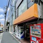 南青山 木村屋 - 外観。骨董通りにあります。