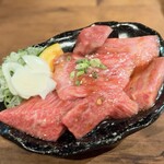 炭火焼肉 たけのうち 本店 - 和牛大トロかるび