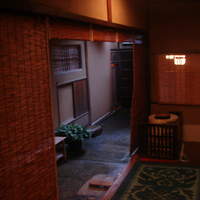 俵屋旅館 - 玄関