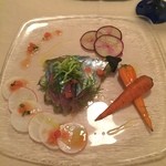カーサ カルマ - 銚子産秋刀魚のカルパッチョ焼き茄子 待ってたトマト べにくるみ大根、ロースト人参