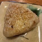 居酒屋 なのはな - 醤油の焼きおにぎり 香ばしい 焼き具合はミディアムレア