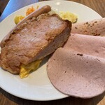 ドイツ国家認定食肉加工マイスターの店 AkitaHam. - ハムステーキ?ちゃうちゃう
            レバーケーゼ　“どぉ〜ん”