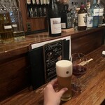 むーんしゃいん - ビールと赤ワイン( 1階にて )