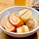 河鹿 - お任せおでん５種盛り　赤巻き蒲鉾が美味しそう！