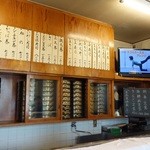 Sennari Zushi - 小さなカウンターだが、二階に座敷もあるそうだ