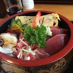 海鮮丼セットの海鮮丼