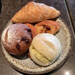 Café & Buffet UmiShima Dining - ミニクロワッサン　チェダーベーコンエビ　エッグトリフ　ショコラ・プティ