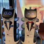 Café & Buffet UmiShima Dining - 今回は平日、7時ちょっと過ぎで混んでいなかったのでお皿回収のネコロボット「うみちゃん」、「しまちゃん」は入口で待機中でした(^^)