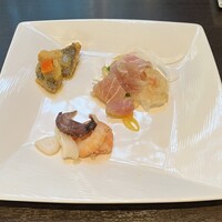 リュクス ダイニング ハプナ - 海老とイカのマリネ＆マグロのカルパッチョ＆鯵のエスカベッシュ