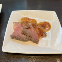 リュクス ダイニング ハプナ - ローストビーフ オニオンソース
