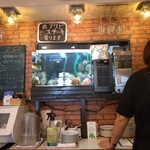 レストラン　クレール - 水槽には多くのアワビ