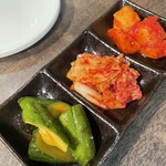 炭火焼肉 桜花 - 三種キムチ