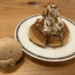 コメダ珈琲店 - 料理写真:お月見シロノワールキャラメルマロン。