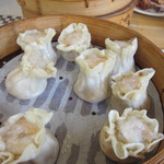 好公道の店 金鶏園 - エビシューマイ１２０元、プリプリとしたエビが中に入った熱々シュウマイです。
            
             ２人で昼間食べるのはこの辺りがほぼ限界でした・・・
            
            