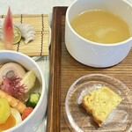 中華そば麦右衛門 - 前菜のような盛り付け