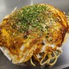 お好み鉄板焼き博貴 - 肉玉そば(税込880円)
・茹で生細麺(磯野製麺所)
・オタフクソース(フルーティーな甘さ)
・焼き方:押さえない
・焼き上がりの形:丸い焼き上がり
・鉄板orお皿で食べるのが標準 