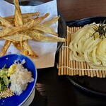 大地のうどん - 料理写真:ざるうどん 550円
ごぼう天 250円
