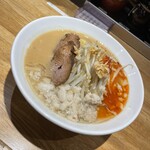 花木流味噌 - 料理写真:鉄鍋焼味噌ラーメン 背脂トッピング