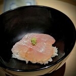 温石 - なんとか鯛…ごめんなさい。の漬け丼。しっとりと弾力があって、とっても美味しい。