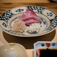 温石 - 素晴らしい色合いのグラデーション。これはヤイトだけれど、鰹もこちらで始めていただいて「これが鰹？」と驚いたものでした。