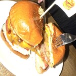 REDS' BURGER DINER - 