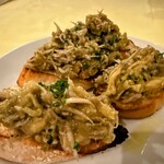 ラガッツォ - 料理写真:焼きナスとシラスのブルスケッタ 1,020円/2個