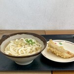 山もり - かけうどん＋揚げ物が朝うどんでは定番かも