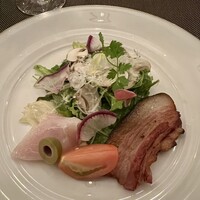 Jose Luis Karuizawa - イベリコベーコンとハマチ マッシュルームのサラダ