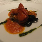 翆陽 - オマール海老のチリソース　バジルの香り
      竹炭のパスタ添え
      