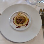 横濱元町 霧笛楼 - フォアグラとリードヴォーのポワレ　リンゴソースとカシスのアクセント