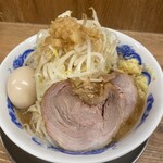 ジャンクガレッジ - ラーメン(ヤサイ.アブラ増し・ショウガダブル)豚増し1枚+味玉